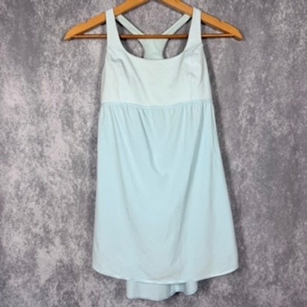Lululemon Size 8 Light Blue Racerback Tank Top Tunic with Built-in Bra - Picture 5 of 10